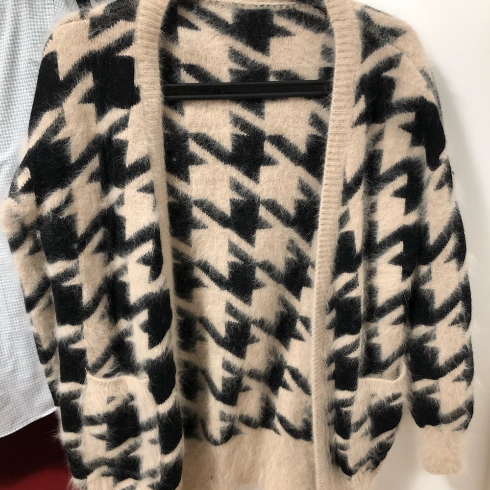 sweater with houndstooth pattern
